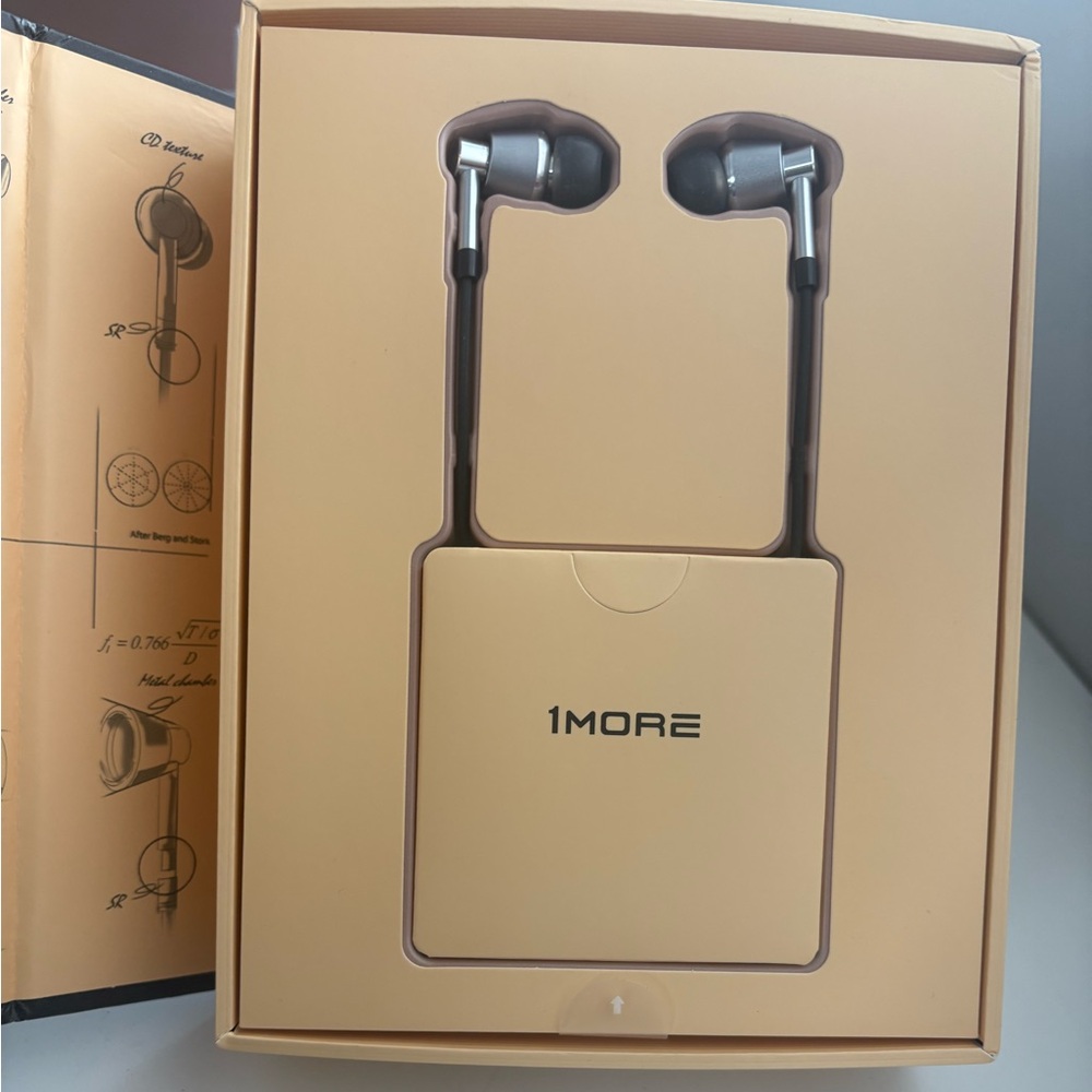 NWOT- Sleek Silver and Black In Ear Headphones with Metallic Accents - Picture 8 of 14